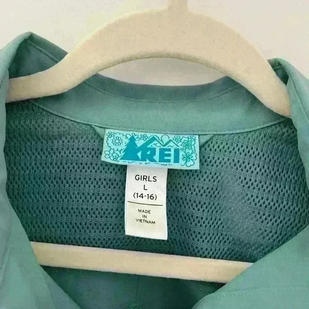 Girls 14-16 REI Hiking shirt